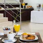 Hotell Exe Plaza Delicias 3*