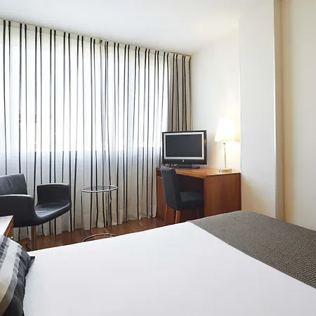 Hotel Exe Plaza Delicias 3*