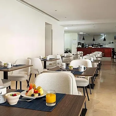 Hotel Exe Plaza Delicias 3*
