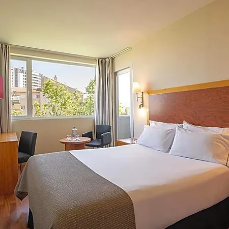 Hotel Exe Plaza Delicias 3*