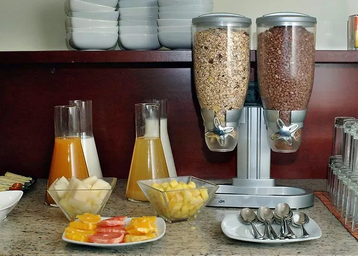 Отель Exe Plaza Delicias Сарагоса