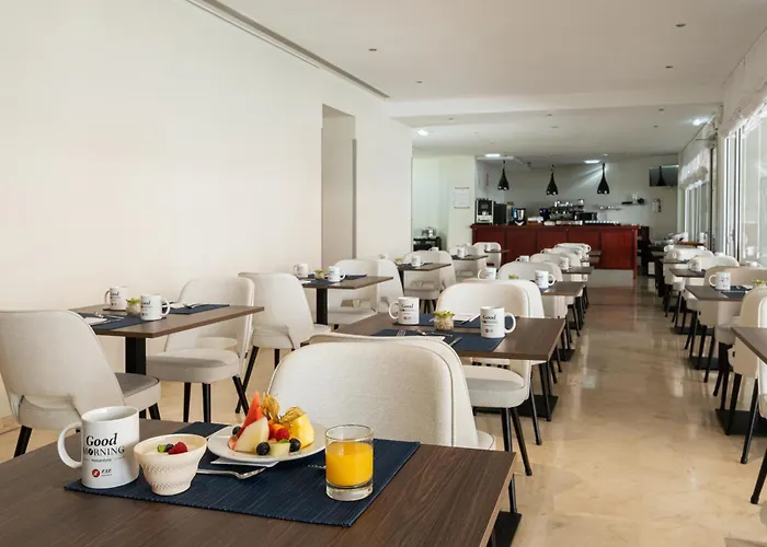 Exe Plaza Delicias Отель