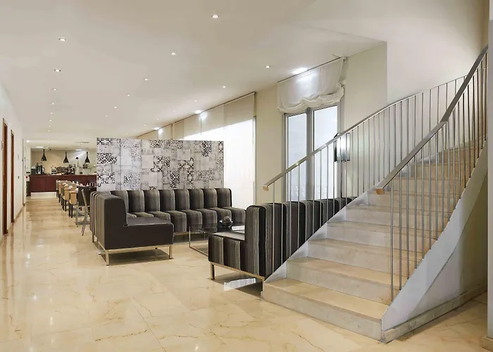 Отель Exe Plaza Delicias