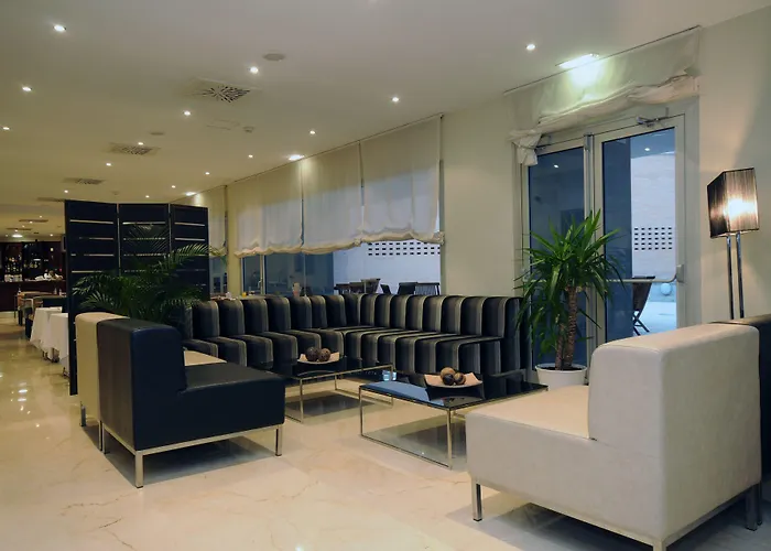 Отель Exe Plaza Delicias 3*