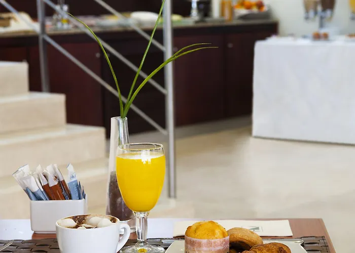 Отель Exe Plaza Delicias 3*