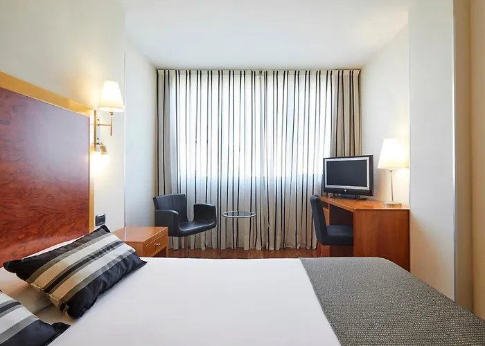 Отель Exe Plaza Delicias 3*